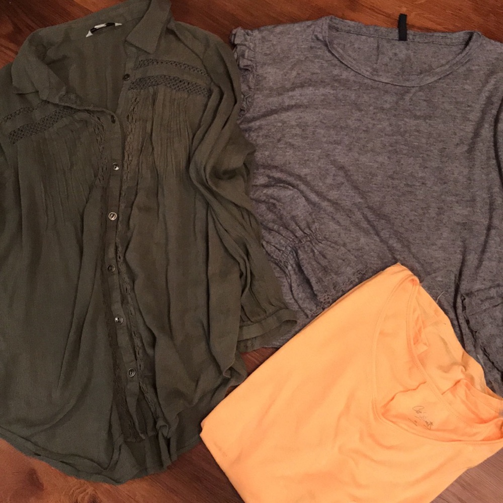 Woman’s MEDIUM LOT OF 3 tops blouse AMERICAN EAGLE